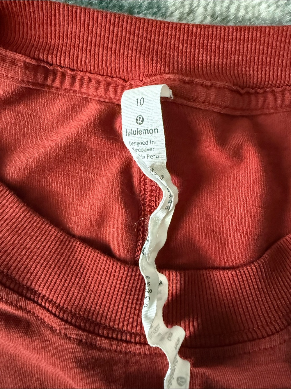 lululemon tee - Picture 2 of 2